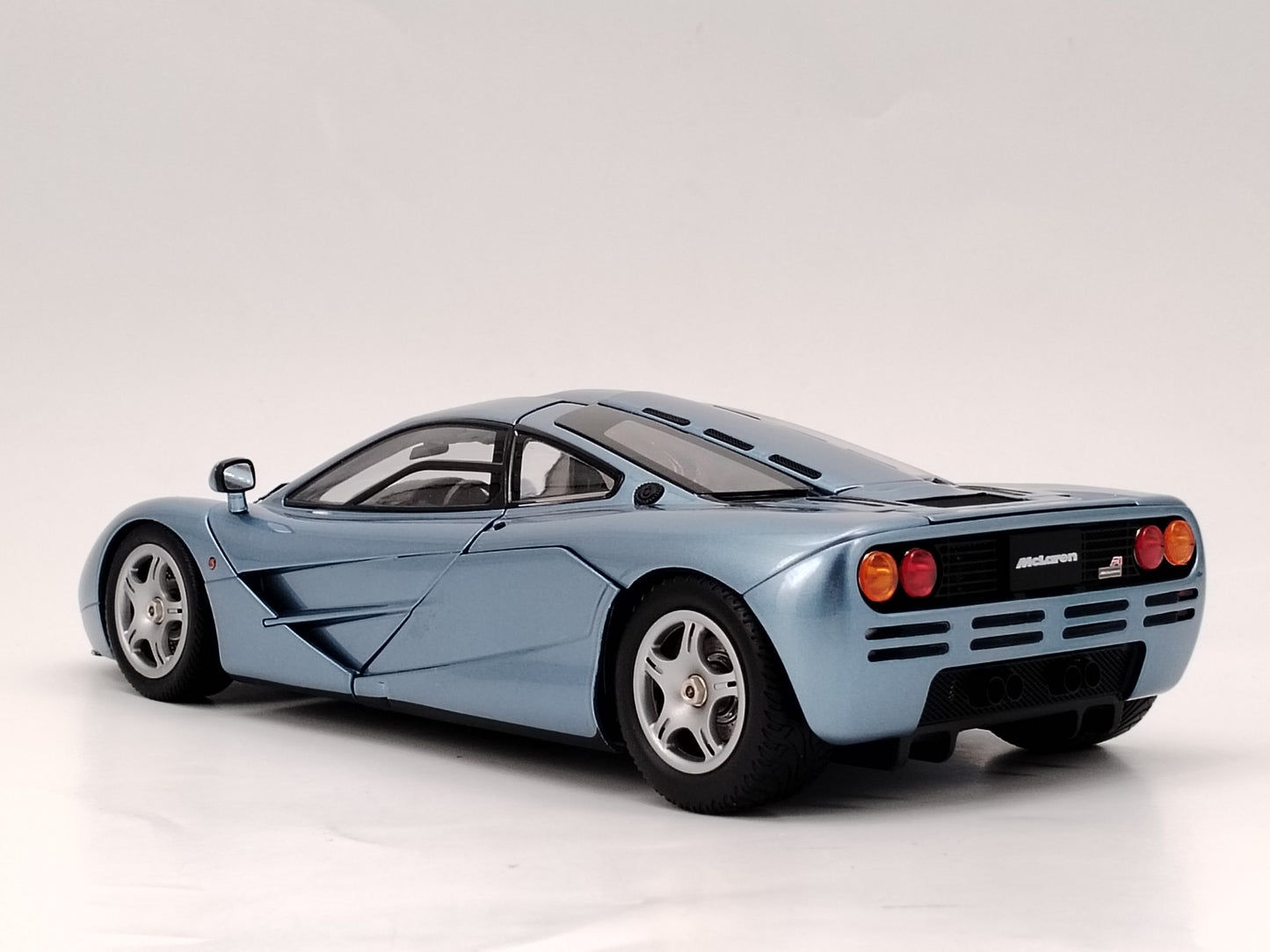 LCD 1/18 McLaren F1 Ice Blue Alloy Car Model
