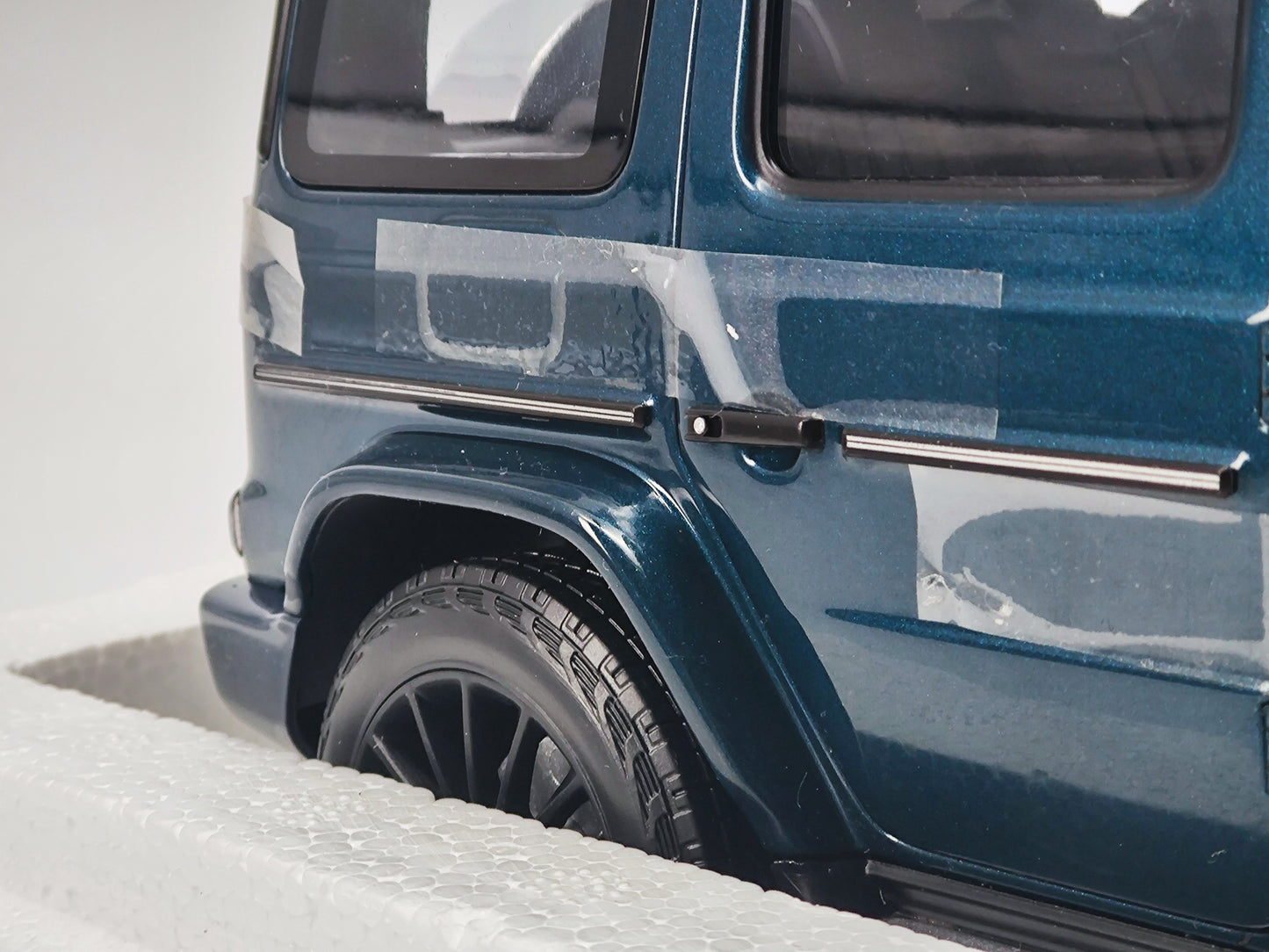 MINICHAMPS 1/18 Mercedes Benz G500 Metallic Blue Alloy Full Open Simulation Car Model