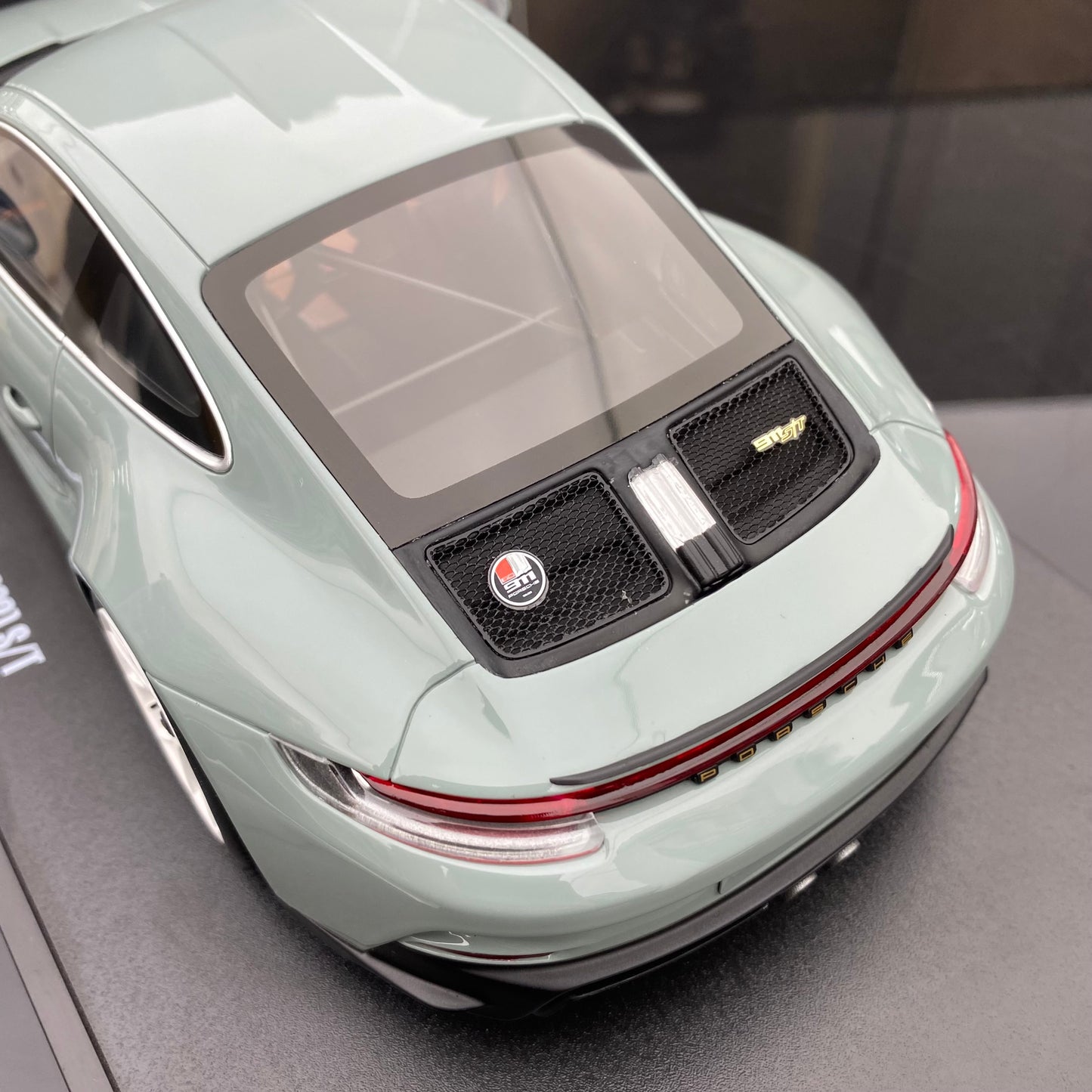 Adornos de resina sellados para el Porsche 911(992) S/T GT Spirit 1/18