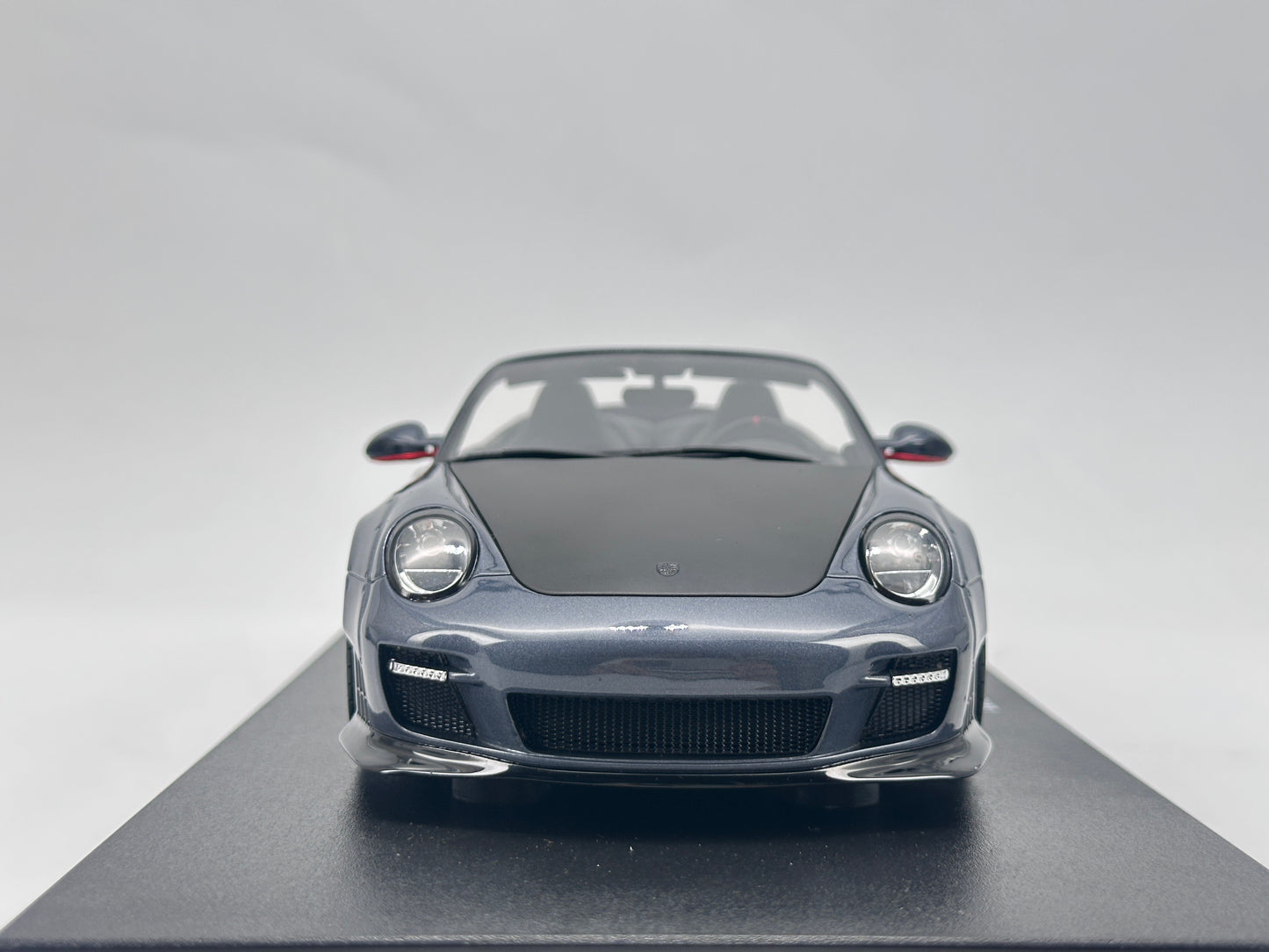 GT Spirit 1/18 Porsche 997 Gray Resin Car Model