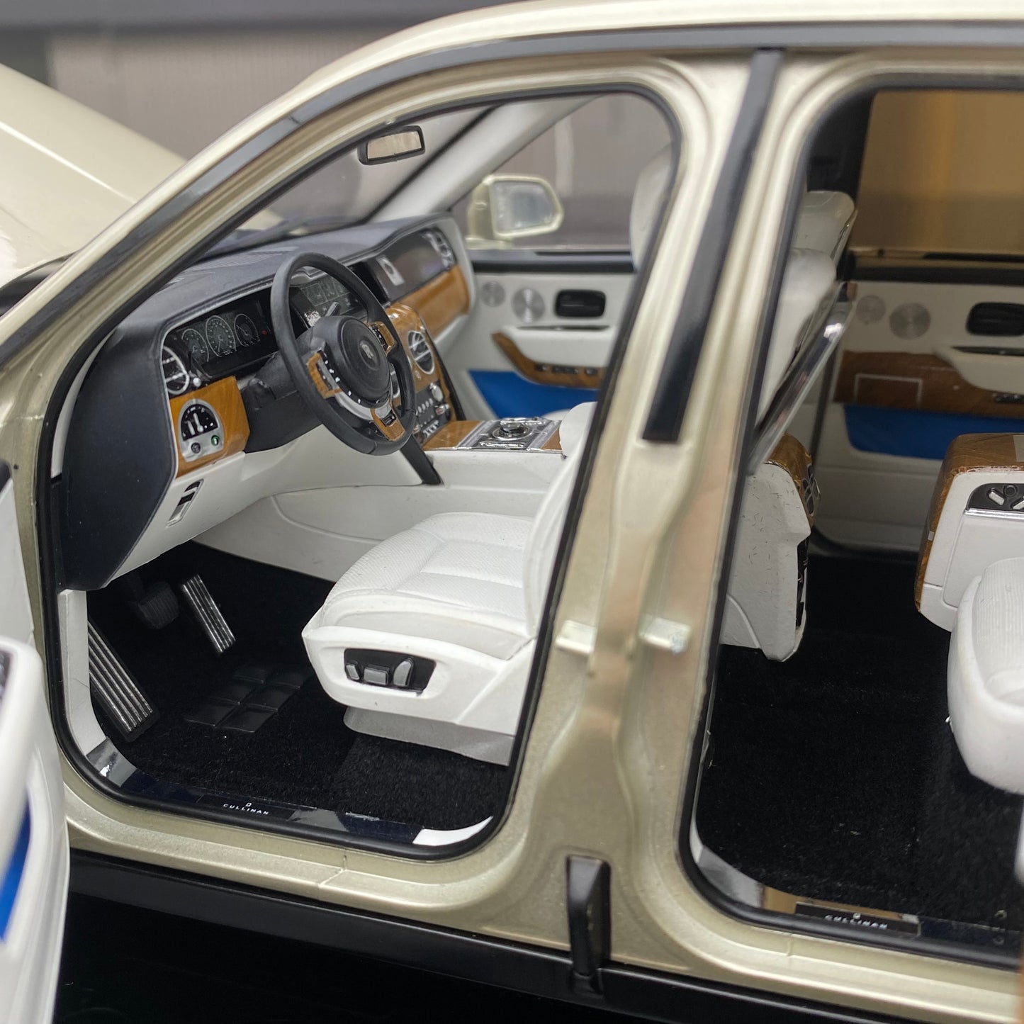 KENGFAI1/18 Rolls-Royce Cullinan alloy full version car model ornaments