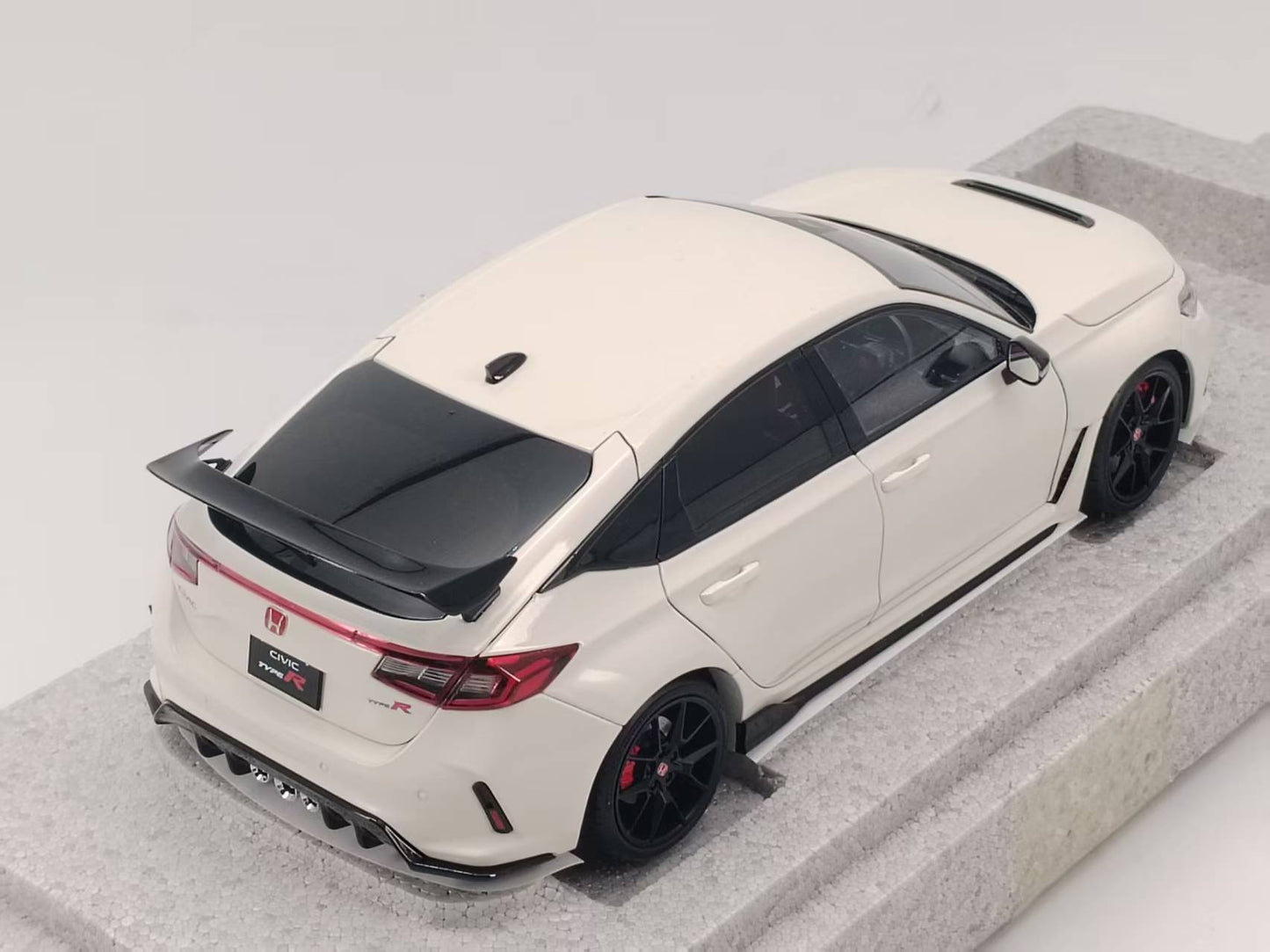 MOTORHELIX 1/18 Honda Civic TYPE R (FL5) Championship White All-Opening Alloy Car Model