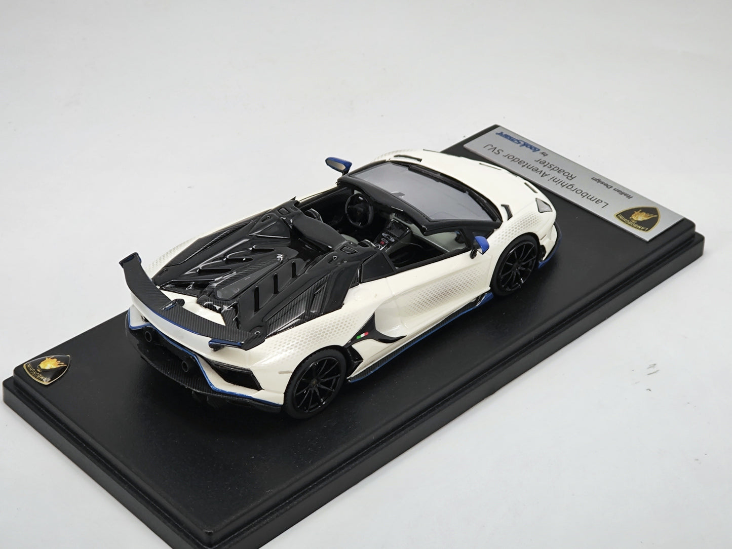 Looksmart 1/43 Lamborghini SVJ Convertible Simulated Car Model