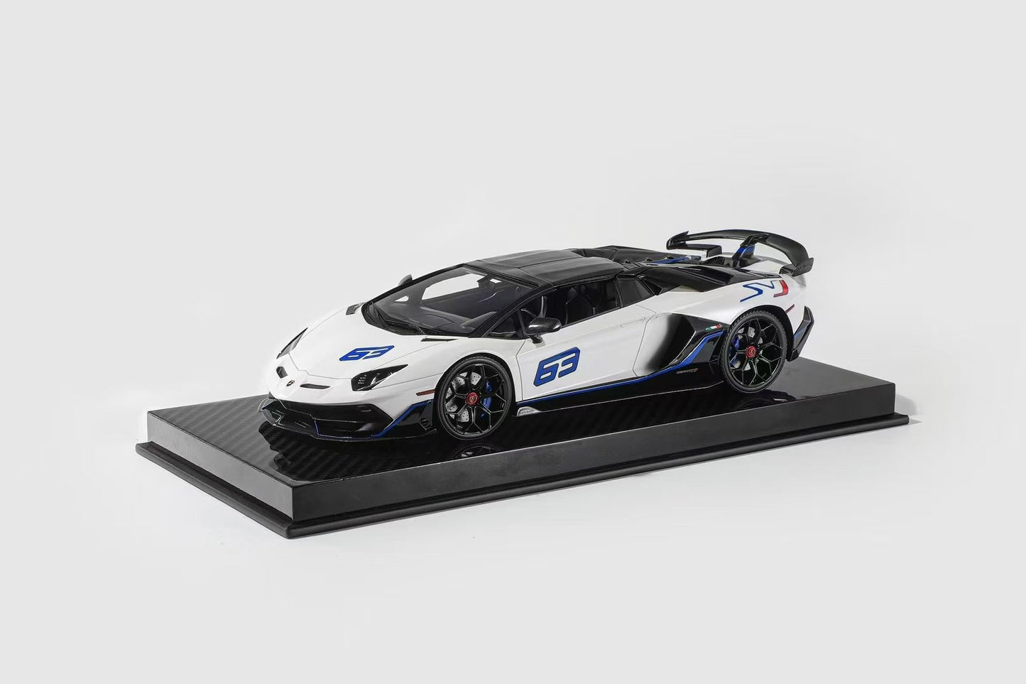 RUNNER 1/18 Lamborghini SVJ Limited Edition Simulation Model Car