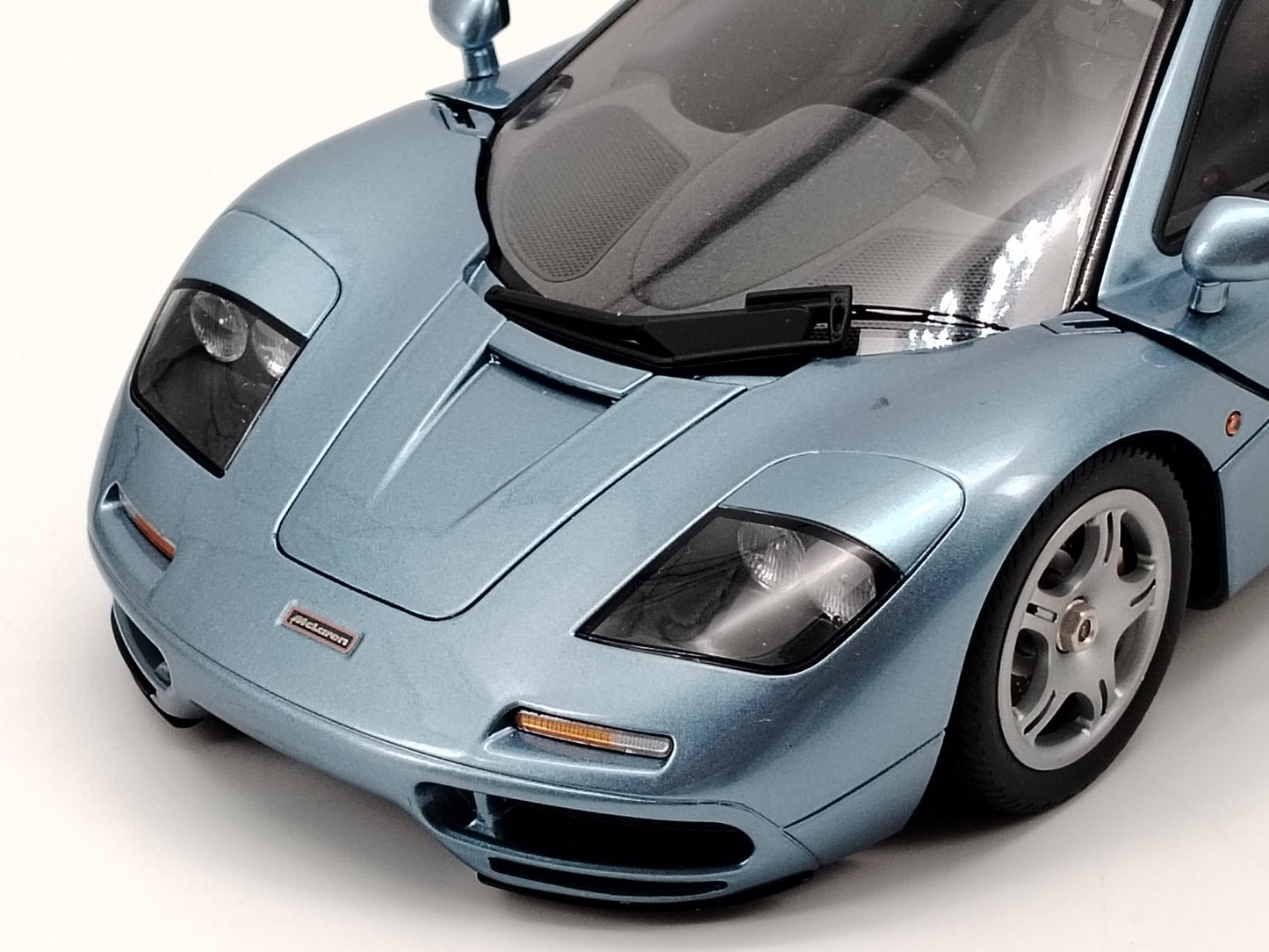 LCD 1/18 McLaren F1 Ice Blue Alloy Car Model