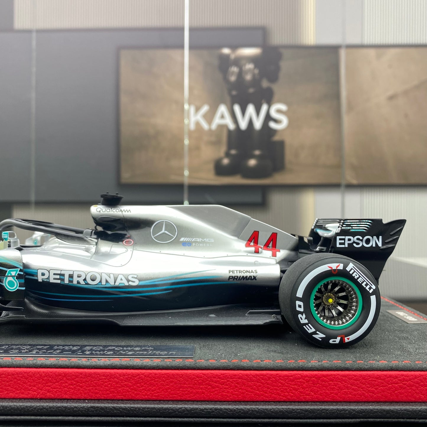 Spark 1/18 Mercedes-AMG F1 Team W09 2018 Brazil Grand Prix Victory No. 44 Hamilton Buonarte Special Edition Silver Paint Simulation Car Model