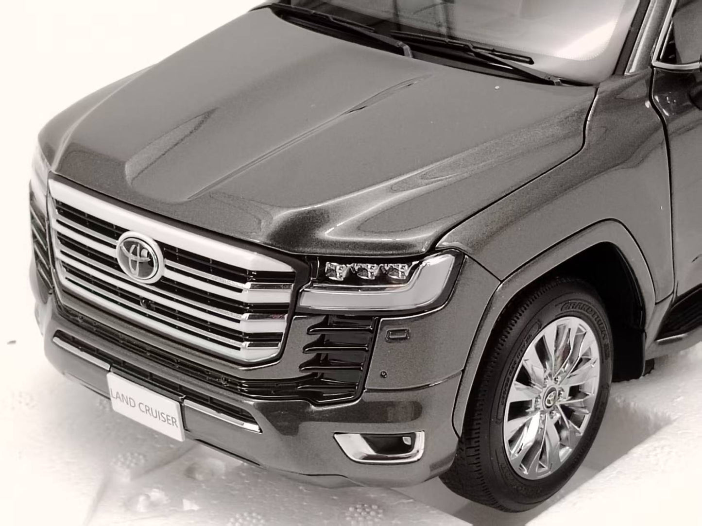 LCD 1/18 Toyota Land Cruiser LC300 ZX Gray Alloy Car Model