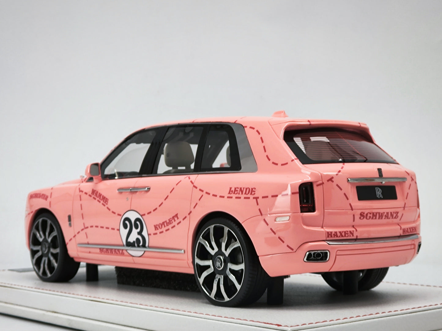 NCM 1/18 Rolls-Royce Cullinan Pink Pig Limited Edition Simulation Car Model Ornaments