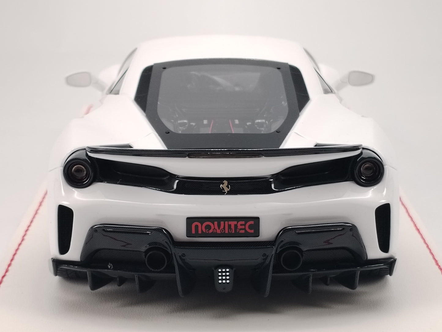DG 1/18 Ferrari 488 Pista White Simulation Car Model