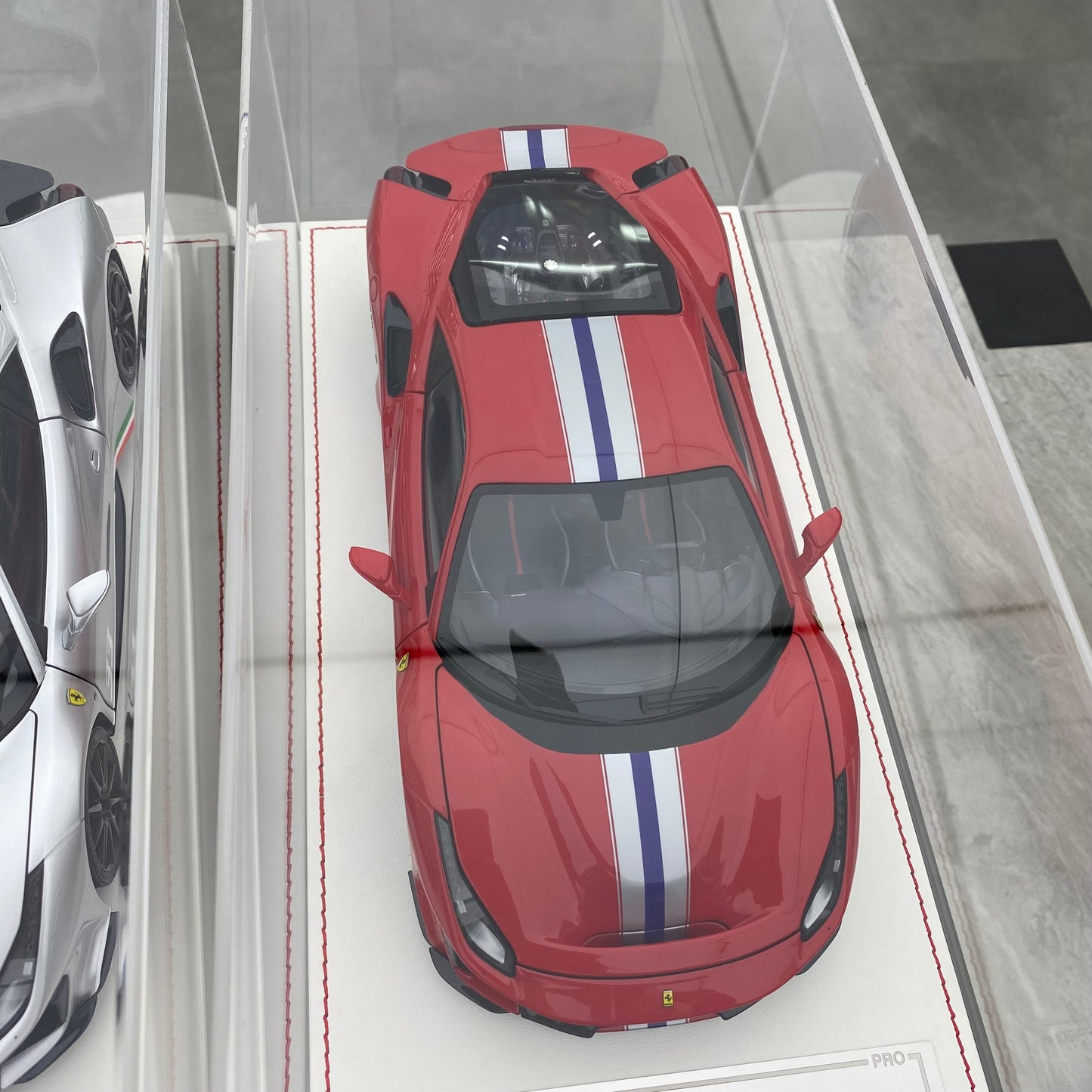 DM 1/18 Ferrari 488 pista resin fully opened simulation car model ornament gift