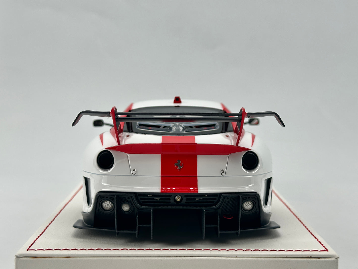 DG 1/18 Ferrari 599XX EVO #31 White and Red Livery Scale Model Car