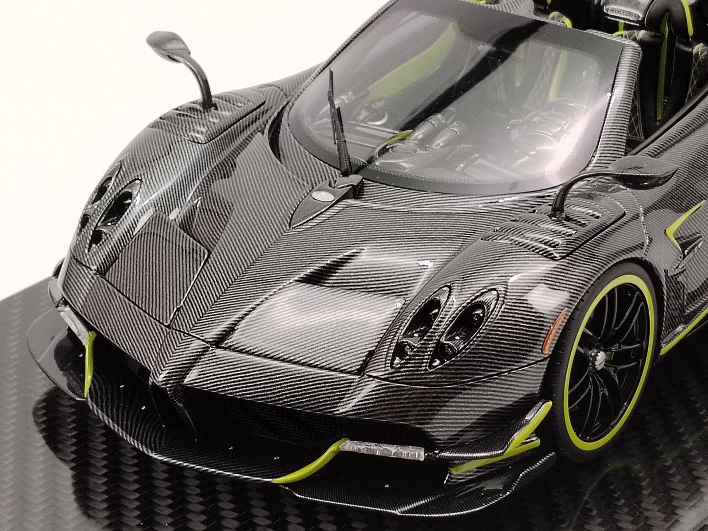 AustraLux Model 1/18 Pagani Huayra Roadster BC All-Carbon Fiber with Green Stripes Car Model