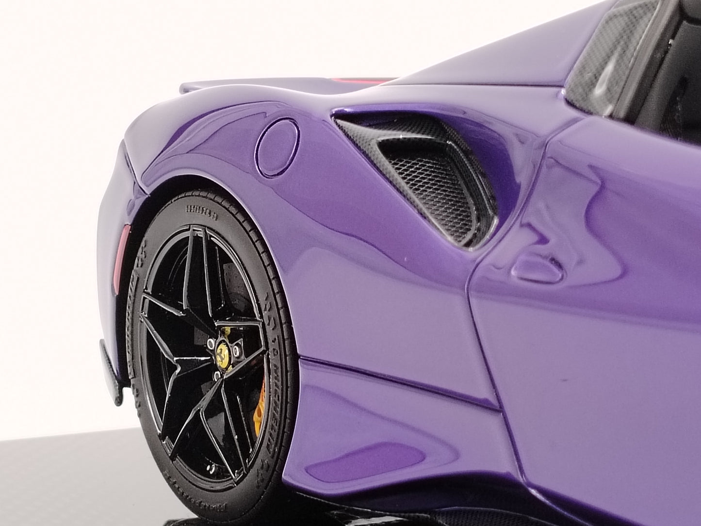 DINOMDOEL 1/18 Ferrari 488 PISTA SPIDER Purple Simulation Model Car FPS003B