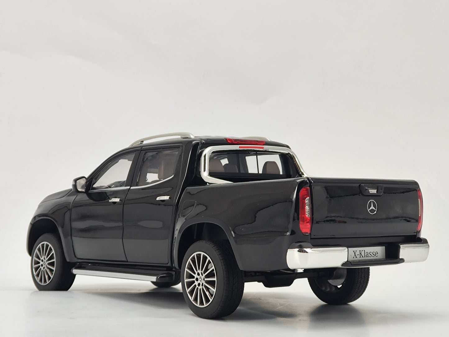 ZP 1/18 Mercedes-Benz X-Class black alloy simulation model car BENZ021-1