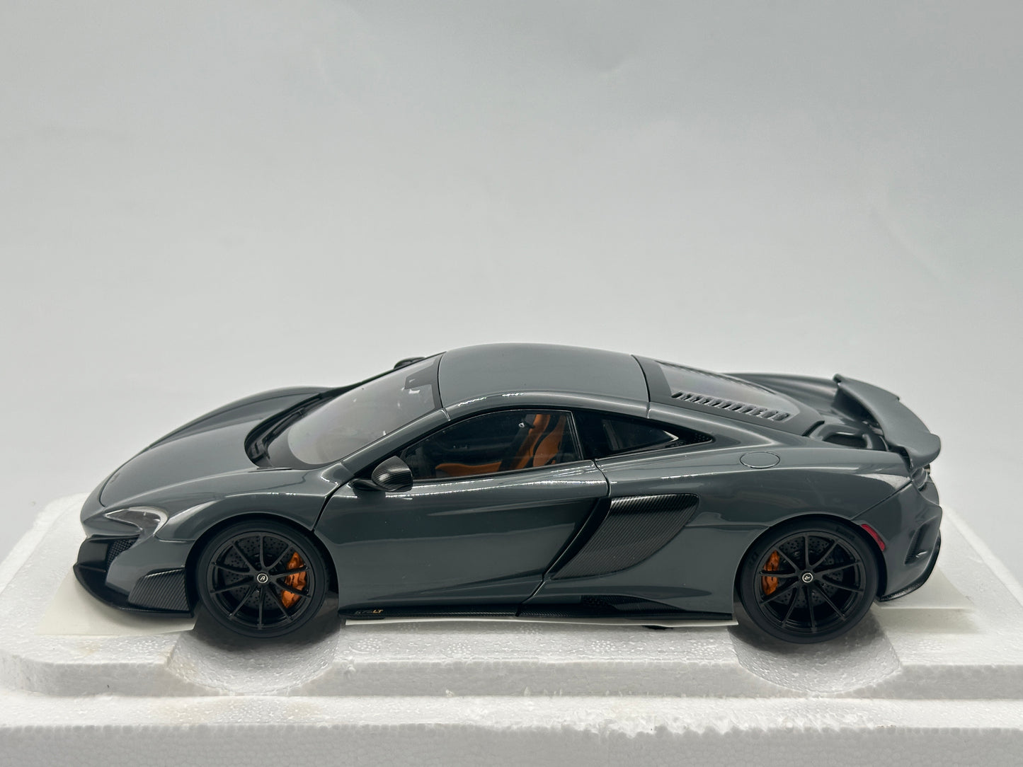 Auto Art 1/18 McLaren 675LT Grey Simulation Model Car