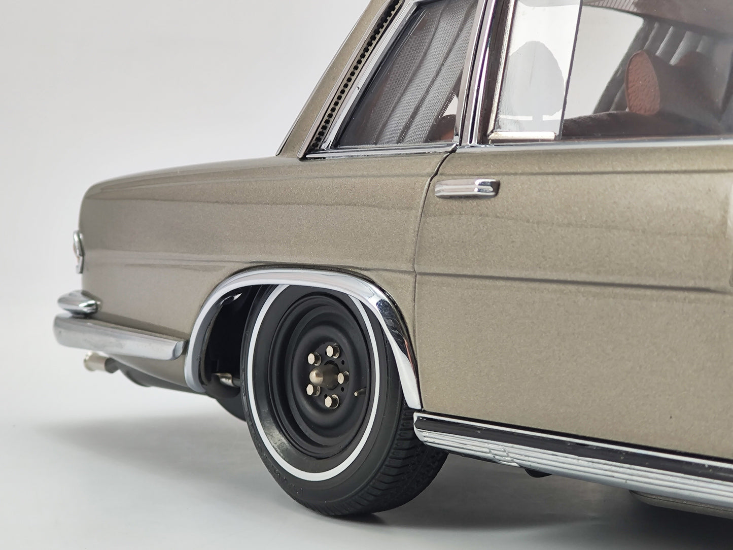 CMC 1/18 Mercedes-Benz Pullman Gold Sunroof Edition Alloy Simulation Car Model Birthday Gift Ornaments