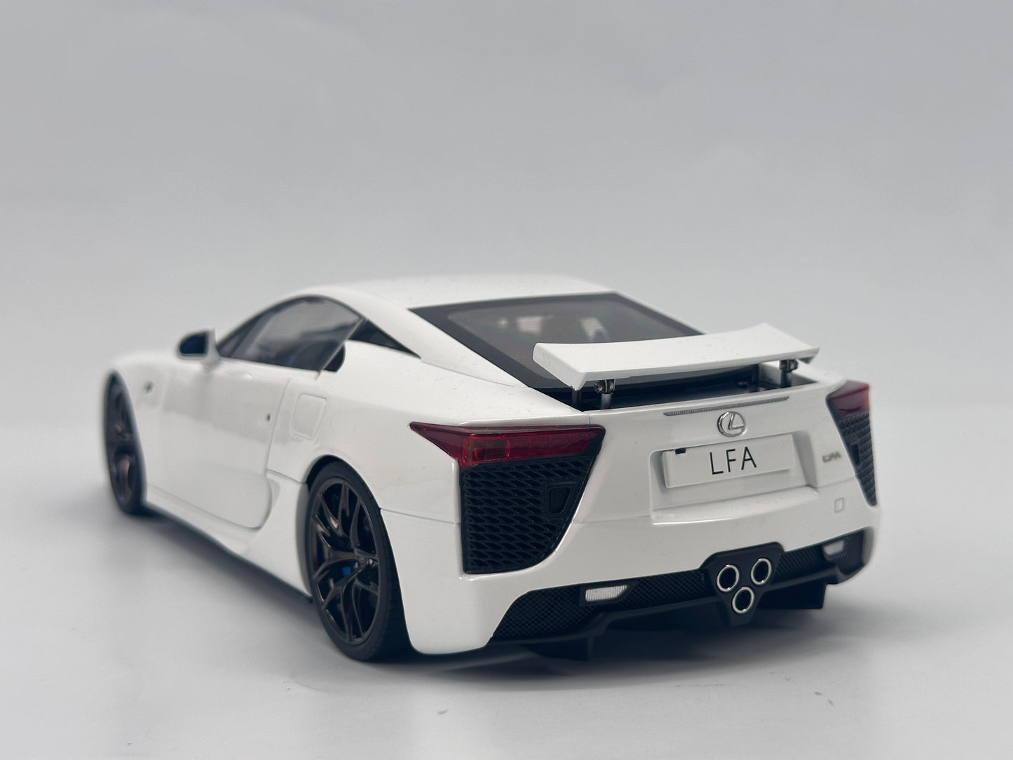 WELL 1/18 Lexus LFA White Alloy Car Model