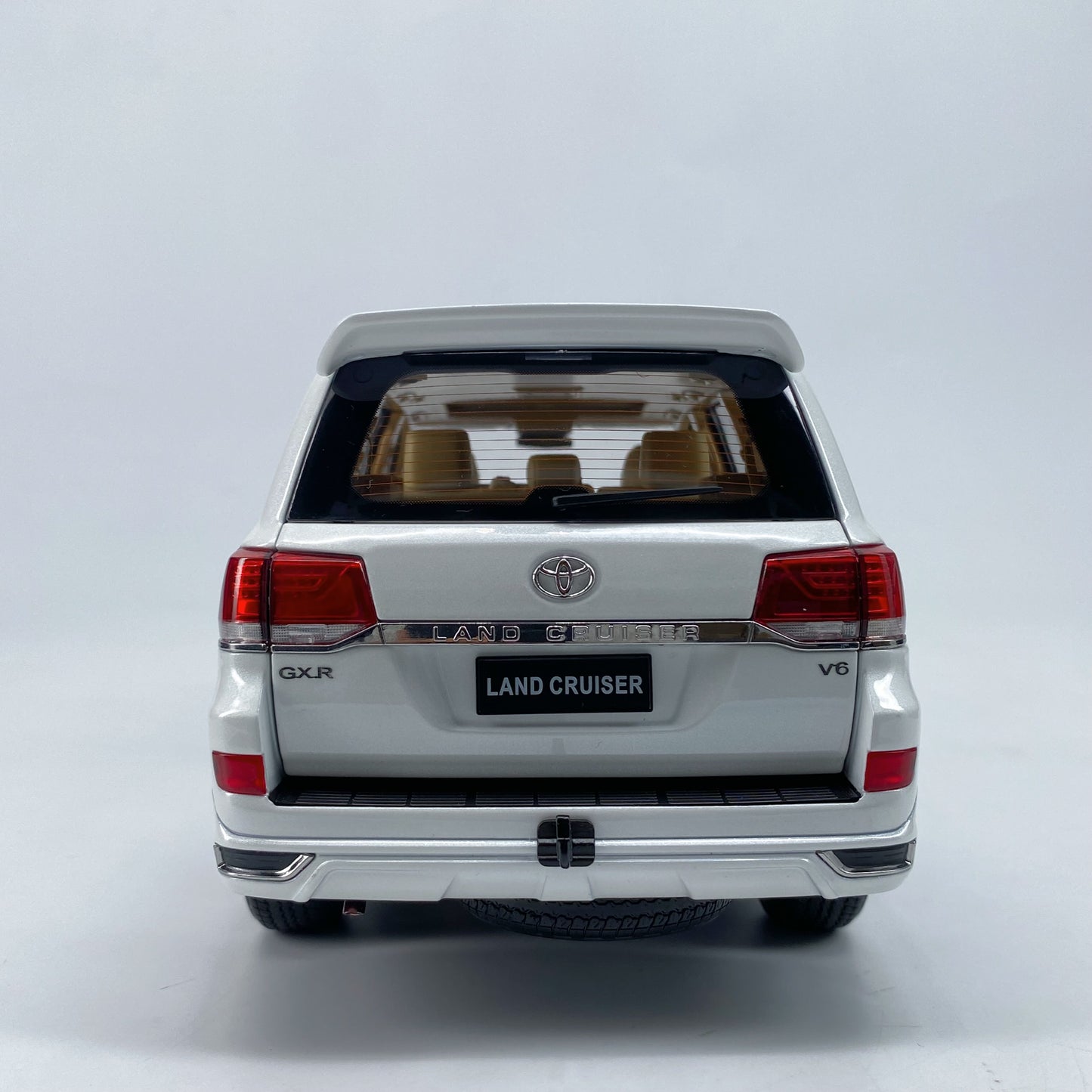 Kengfai 1/18 Toyota Land Cruiser LHD Alloy Model Car Ornaments