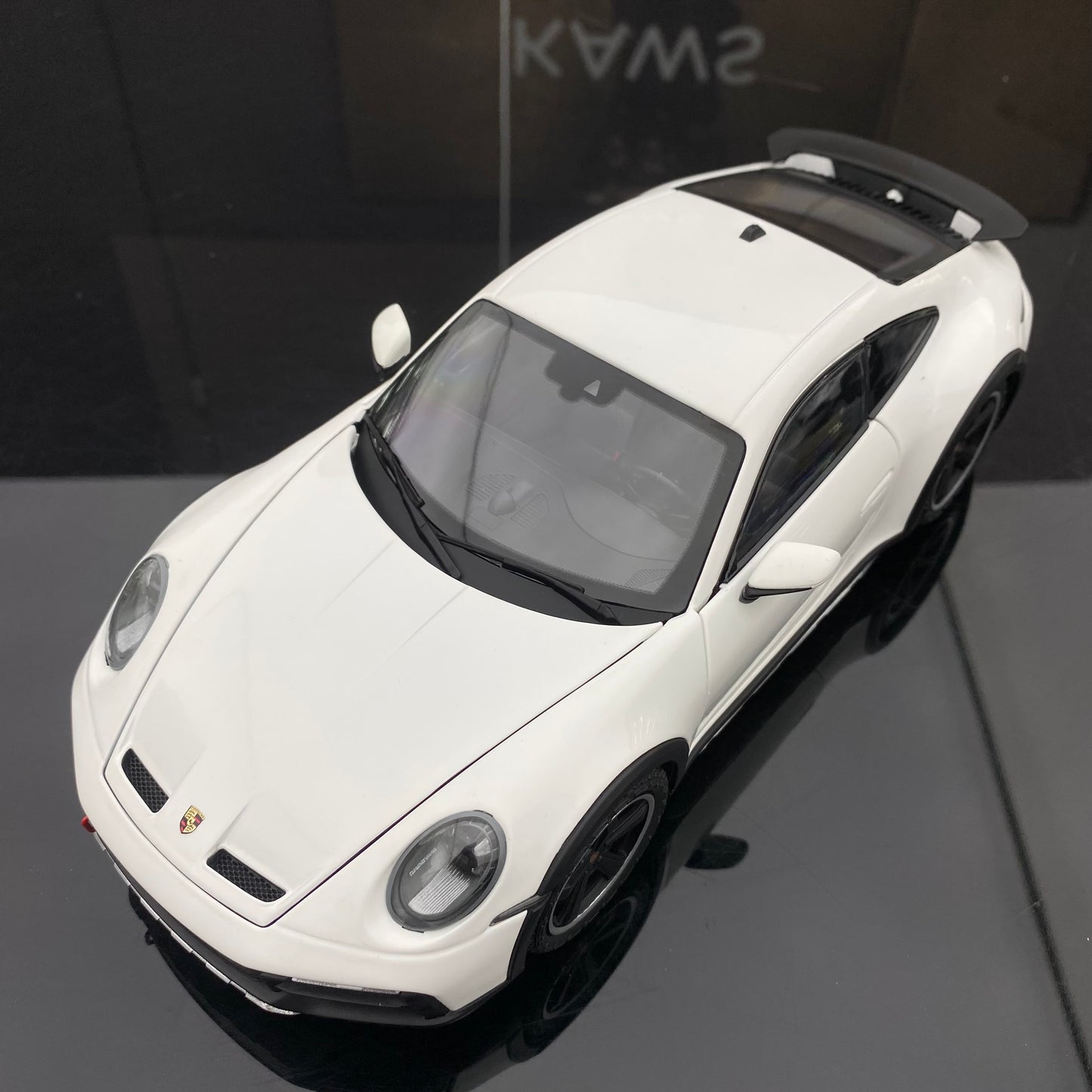 minichamps 1/18 Porsche 911 DAKAR BLUE WITH ROOF RACK alloy car model