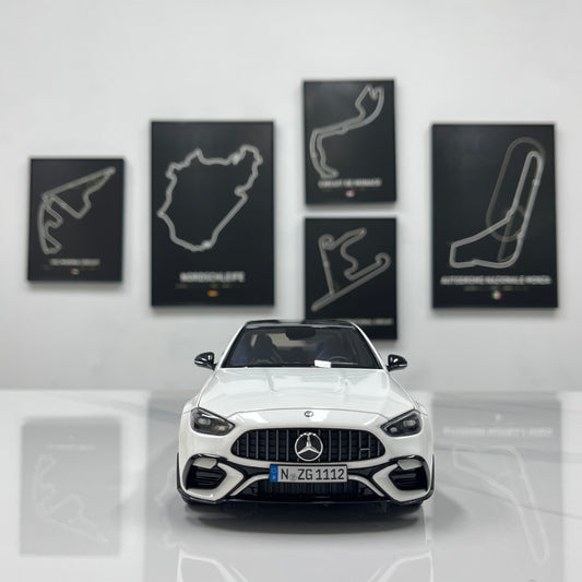NZG 1/18 Mercedes-AMG C63 S E-Performance, Gloss White (111200040)