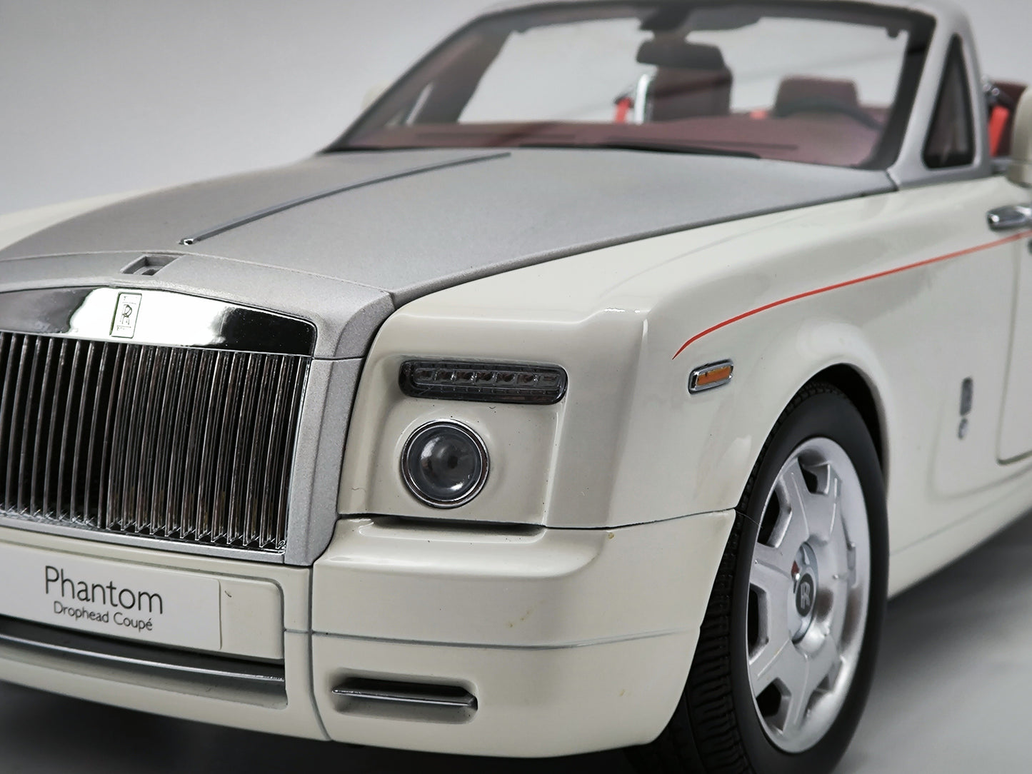 Kyosho 1/18 Rolls-Royce Phantom Drophead Coupe white alloy car model