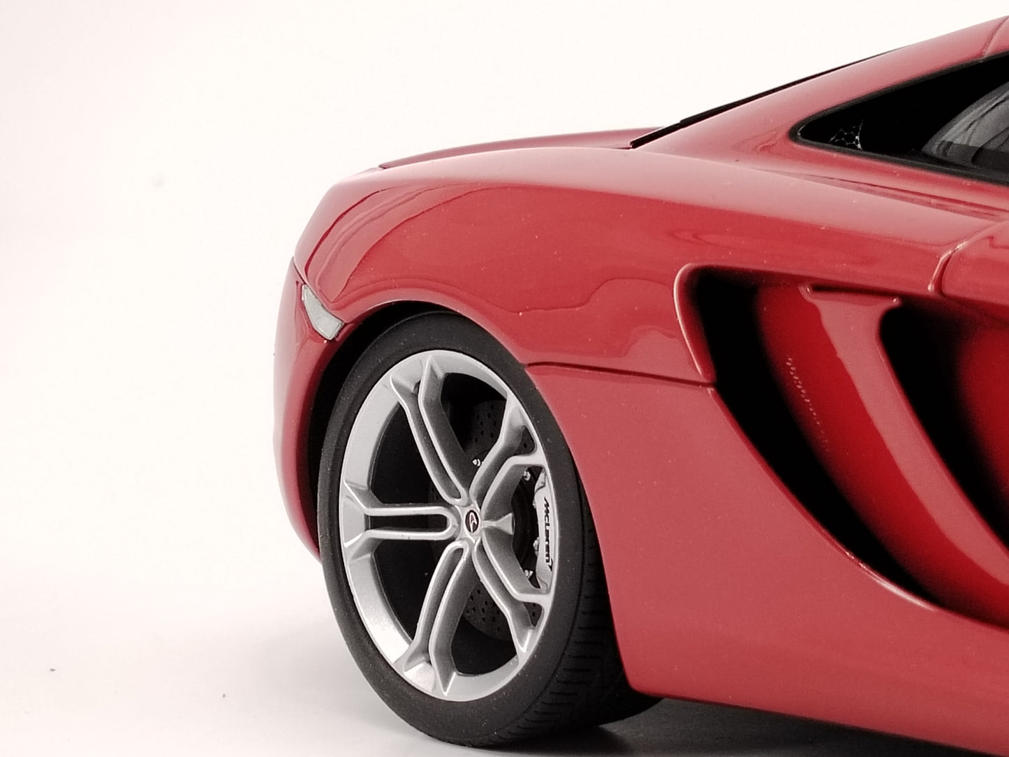 AUTO Art 1/18 McLaren 12C red AA219 out of print car model!