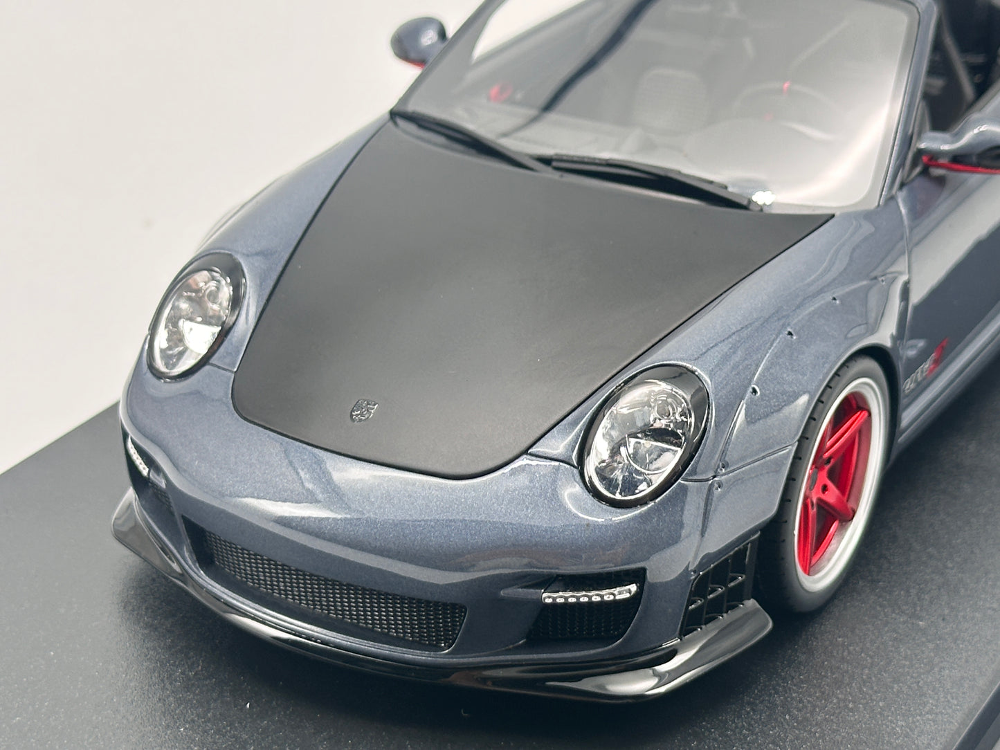 GT Spirit 1/18 Porsche 997 Gray Resin Car Model