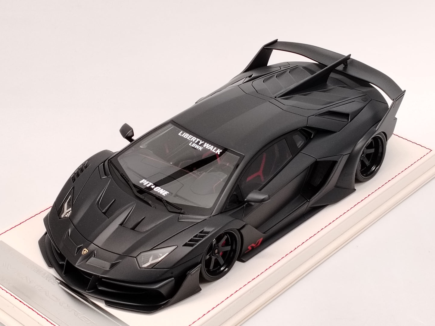 DG 1/18 Lamborghini Aventador GT EVO Black Carbon Limited Edition Die-cast Model Car