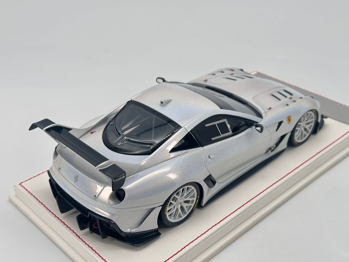 DG 1/18 Ferrari 599 XX EVO in Chameleon White, Simulation Model Car
