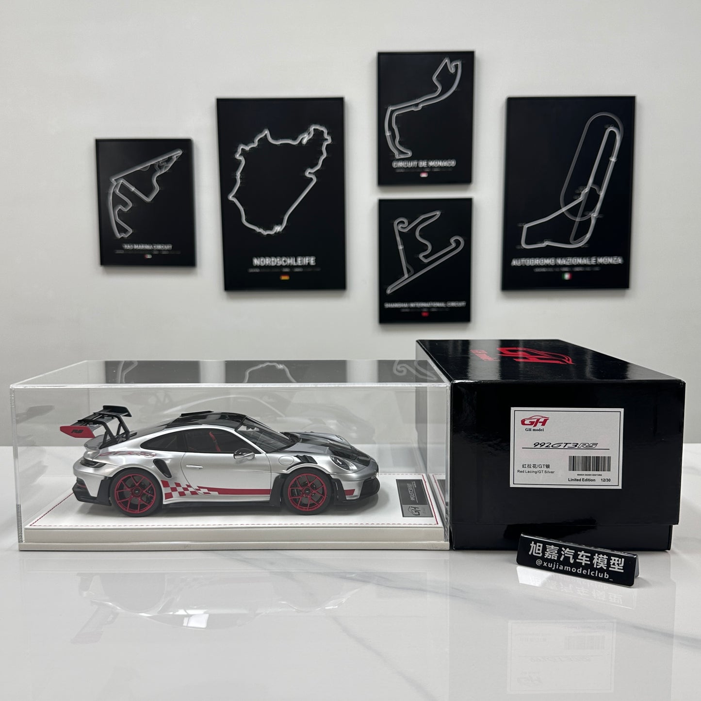 GH MODEL 1/18 Porsche 992 GT3RS Red Seals/GT Silver Limited Edition Model Car