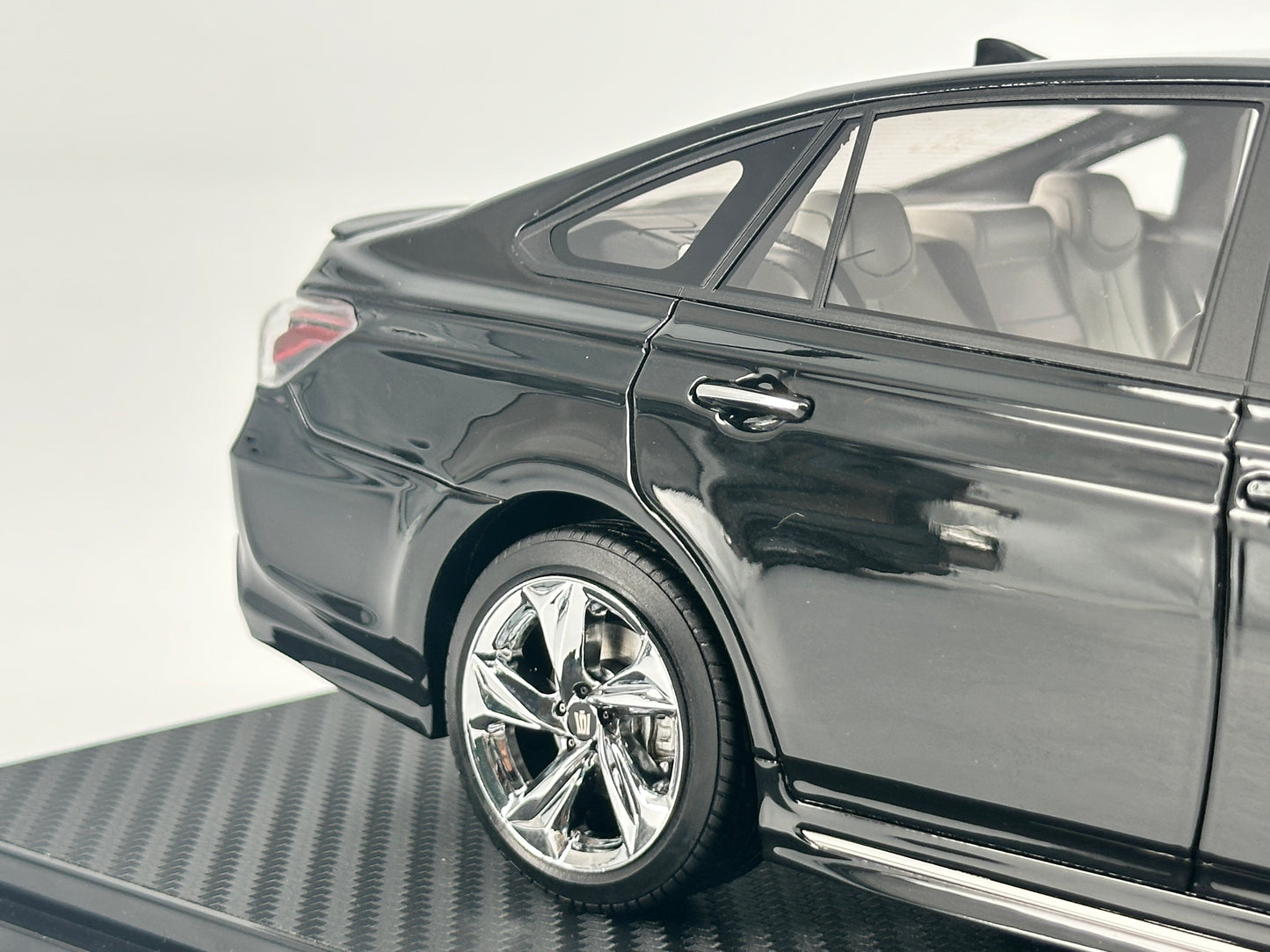 Ignition Model 1/18 Toyota Crown Black Resin Model Car