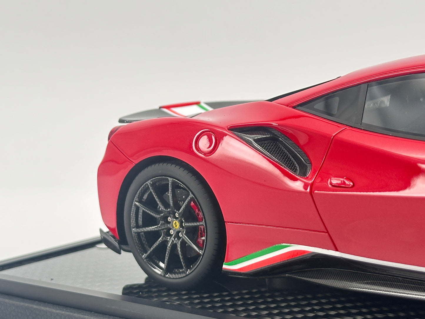 BBR 1/18 Ferrari 488 Pista Piloti 51# Standard Red Simulation Car Model