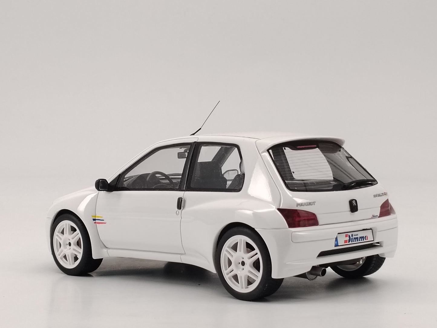 OTTO 1/18 Dongfeng Peugeot 106 MAXI/dimma white simulation car model ornaments