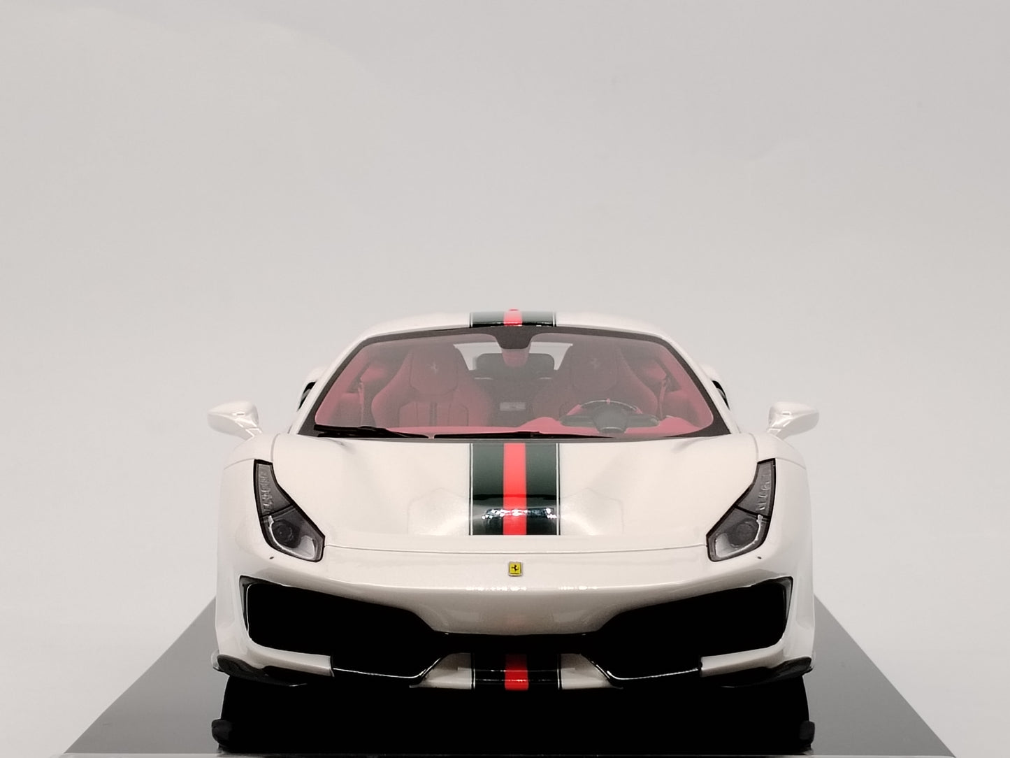 Amalgam 1/18 Ferrari 488 PISTA Gucci White Limited Edition Model Car Ornament