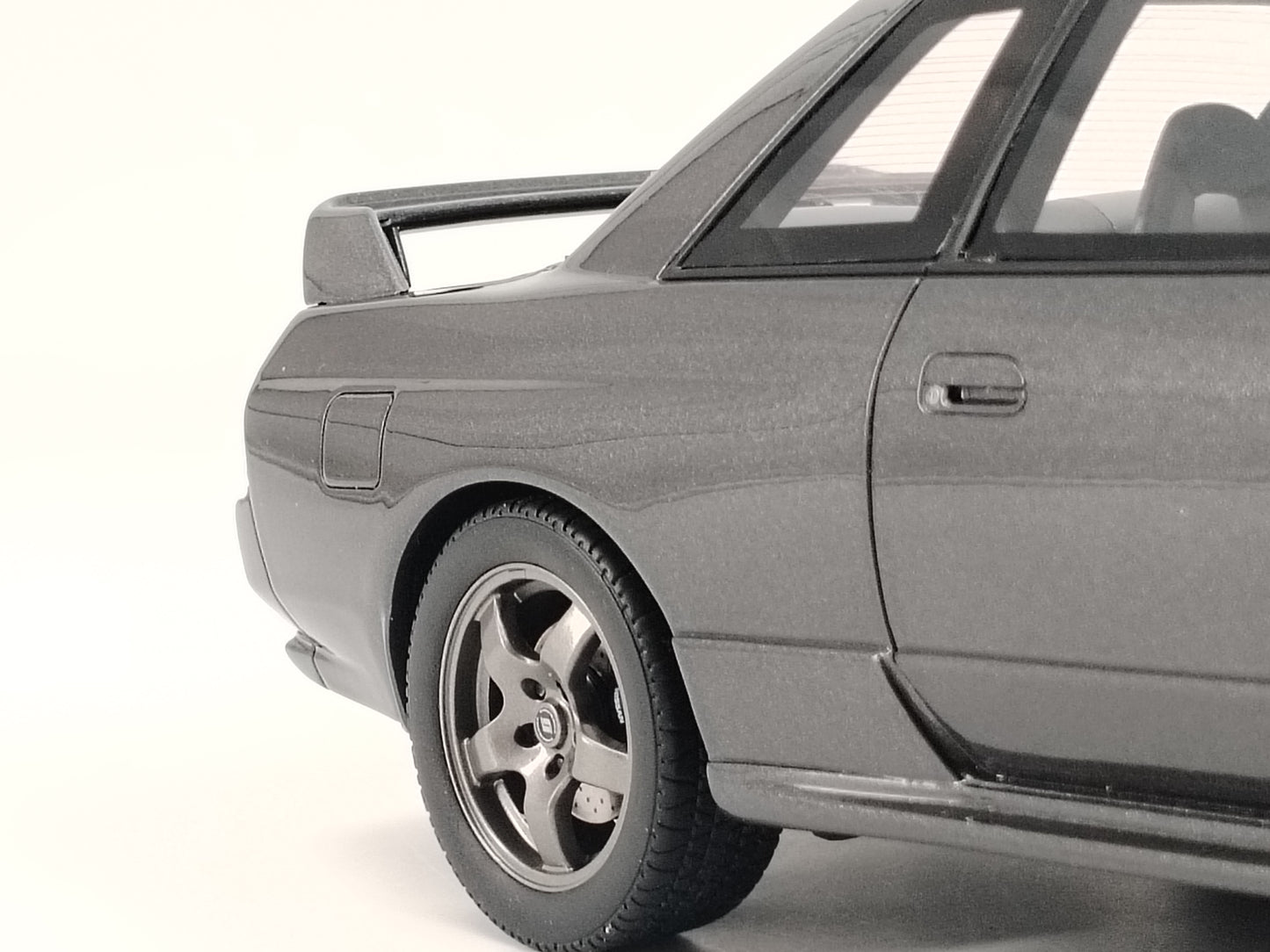OTTO 1/18 Nissan Skyline GT-R BNR32 Grey Simulation Car Model Ornaments