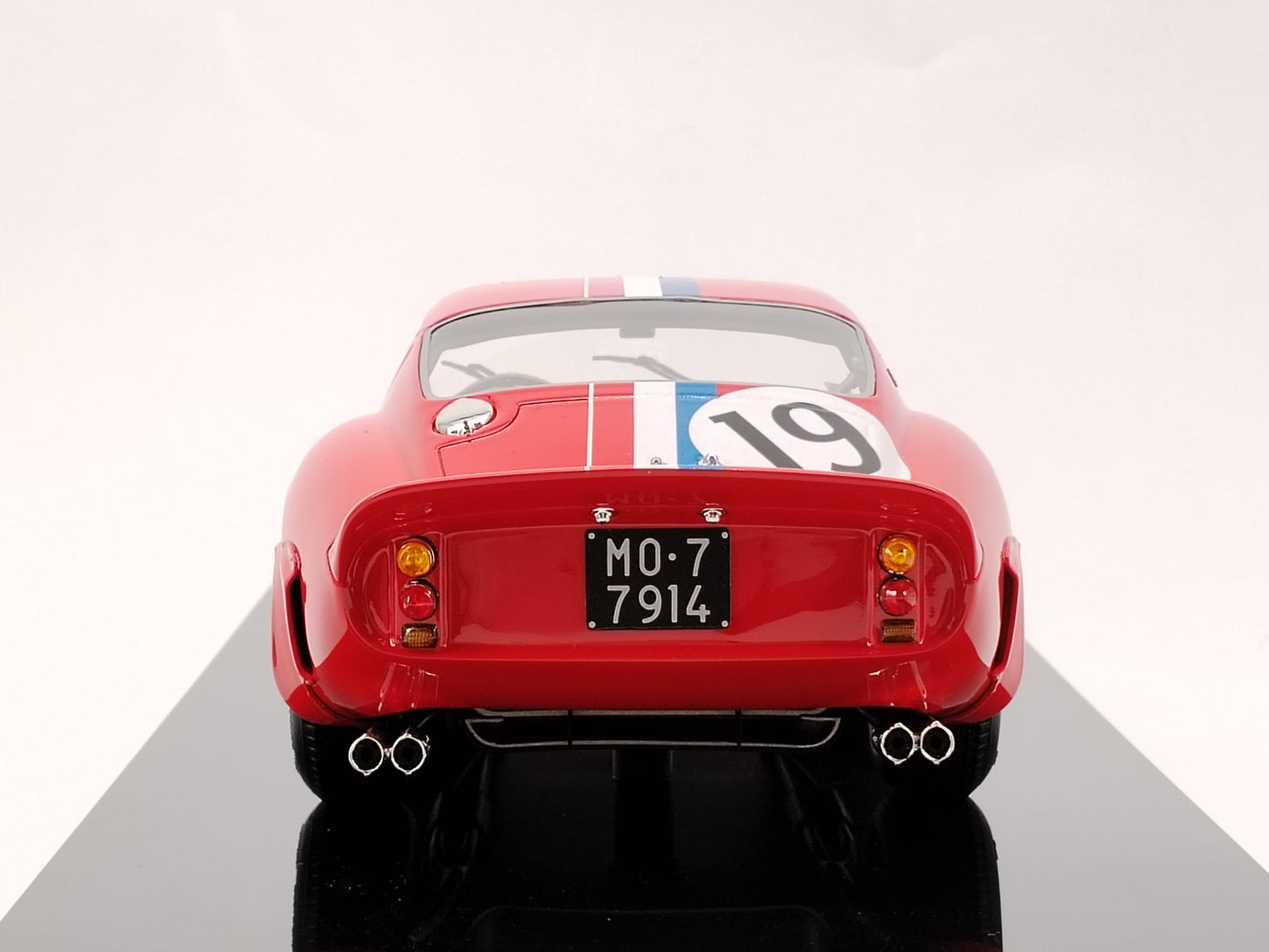 Amalgam 1/18 Ferrari 250GTO Red Limited Edition Scale Car Model