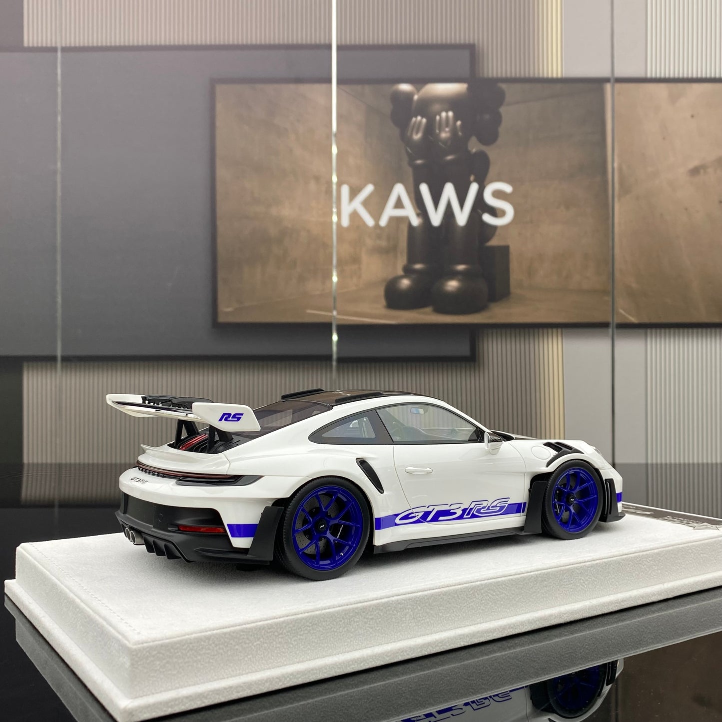 FuelMe 1/18 Porsche 992 GT3RS white blue wheels simulation car model
