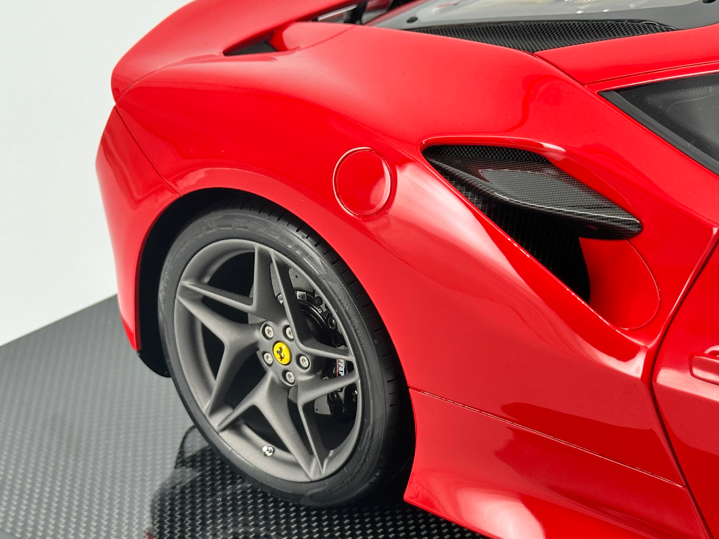 Amalgam 1/8 Ferrari F8 Red High-end Limited Edition Car Model