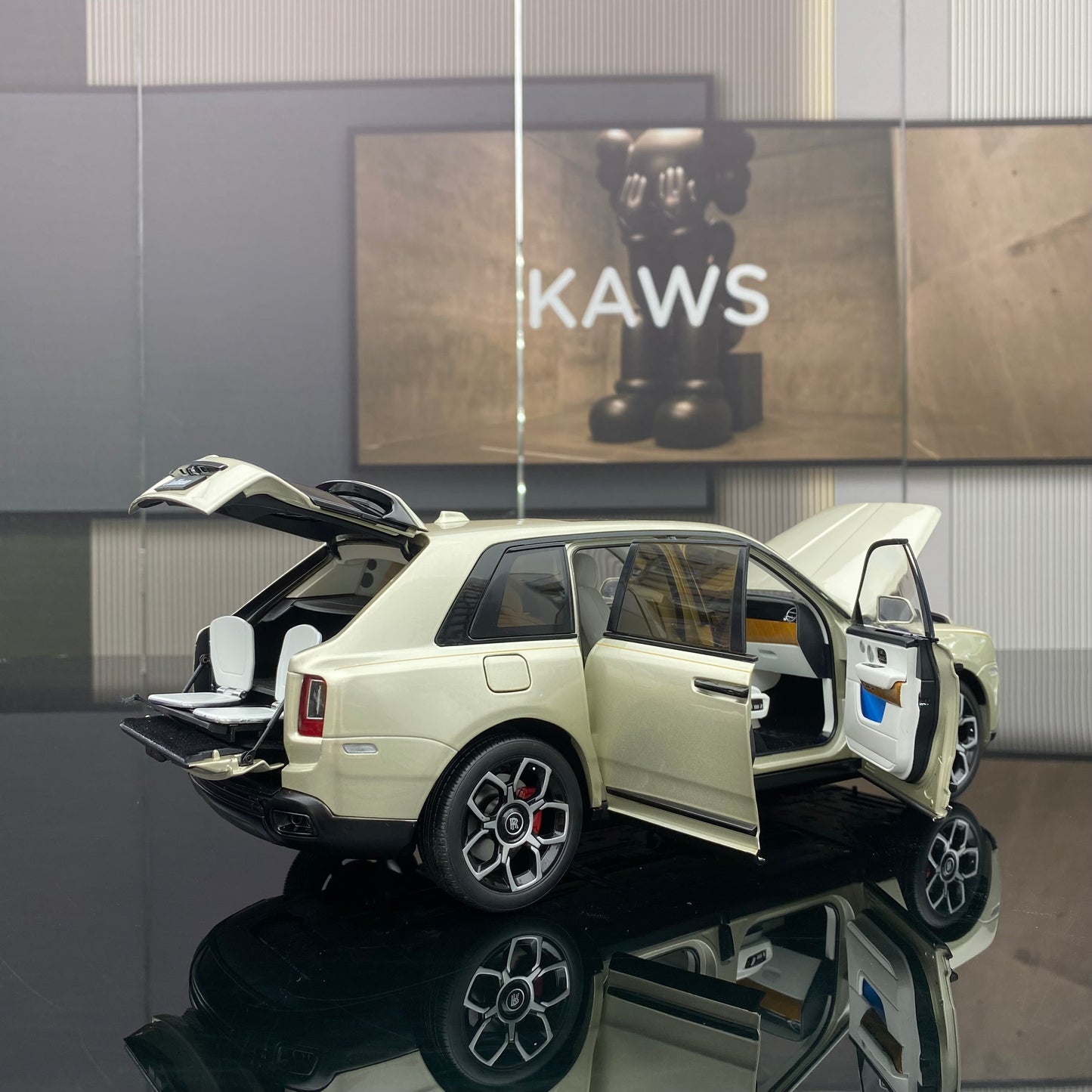 KENGFAI1/18 Rolls-Royce Cullinan alloy full version car model ornaments