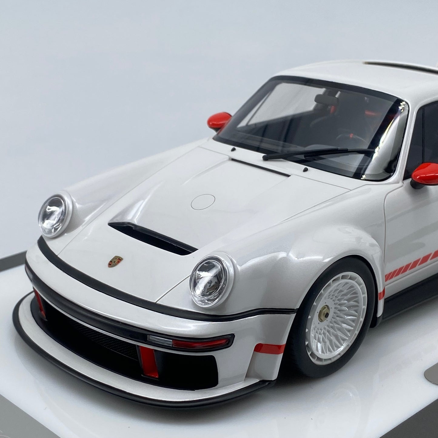 MCM 1/18 Porsche Singer DLS Turbo Pearl White Limited Edition Car Model Birthday Gift Ornaments