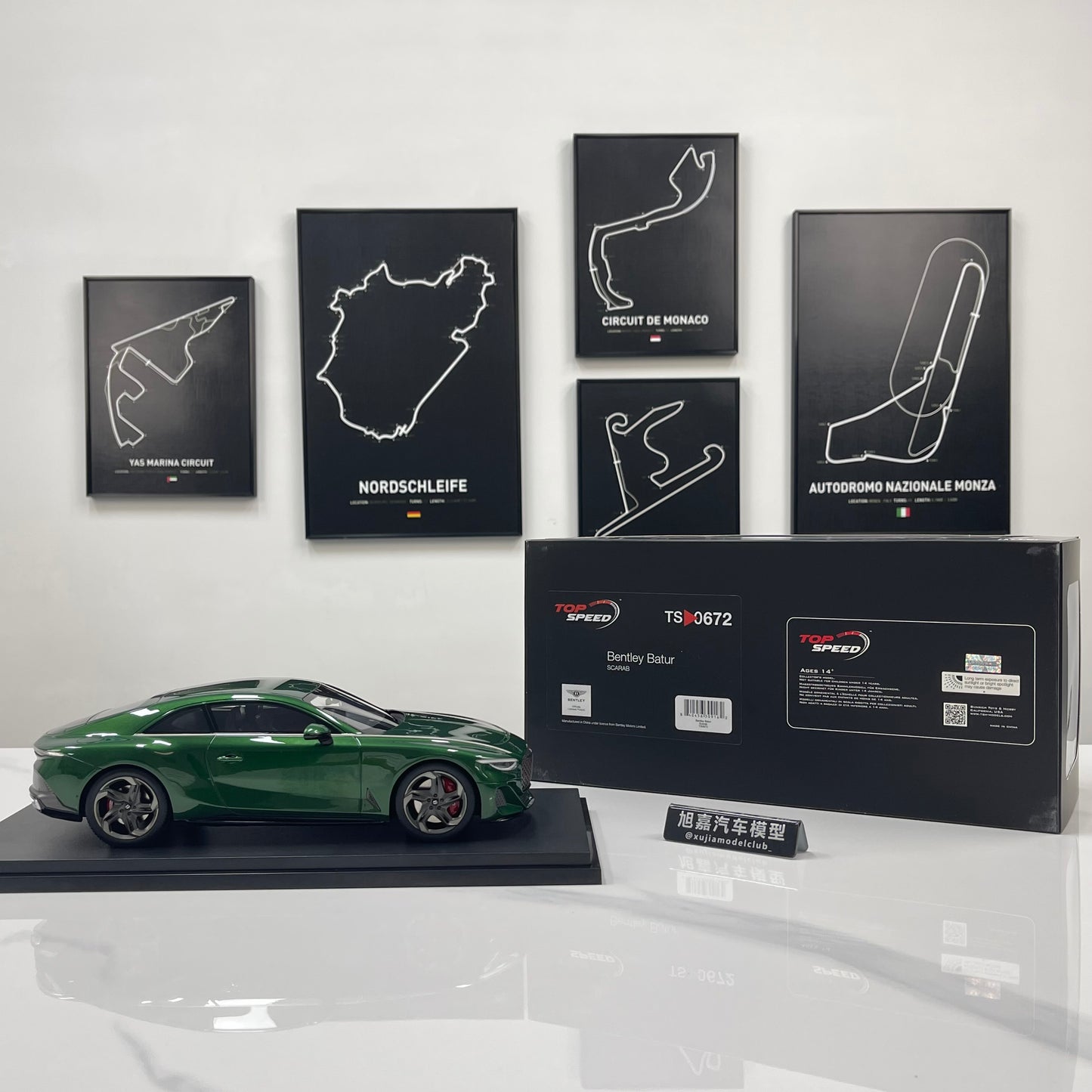 Topspeed 1/18 Bentley Batur Scarab Green TS0672