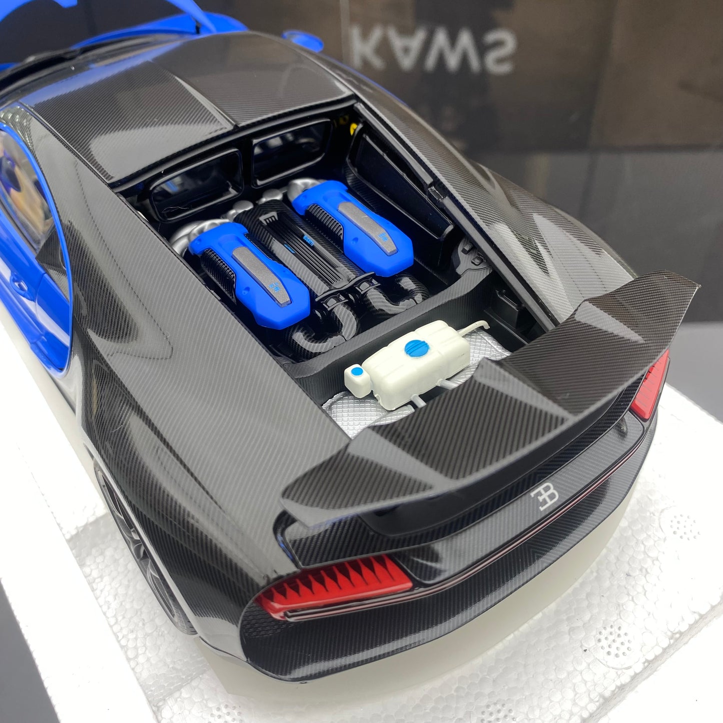 AUTO Art 1/18 Bugatti CHIRON SPORT 2019 Blue Simulation Car Model Ornaments