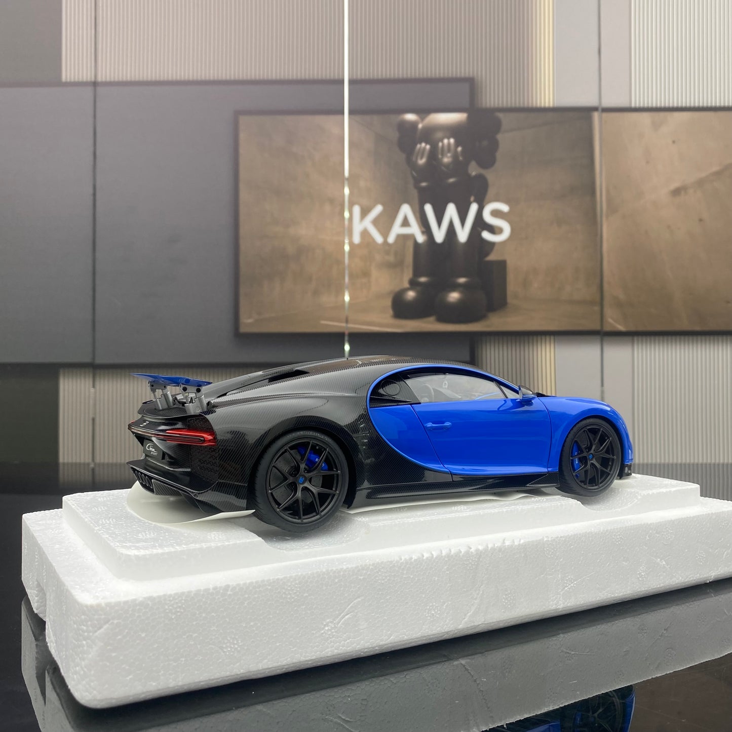 AUTO Art 1/18 Bugatti CHIRON SPORT 2019 Blue Simulation Car Model Ornaments