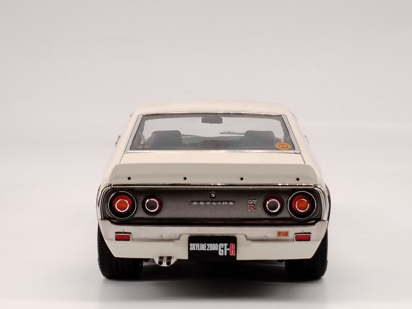 Kyosho 1/18 Nissan skyline 2000 gtr KPGC110 white simulation car model