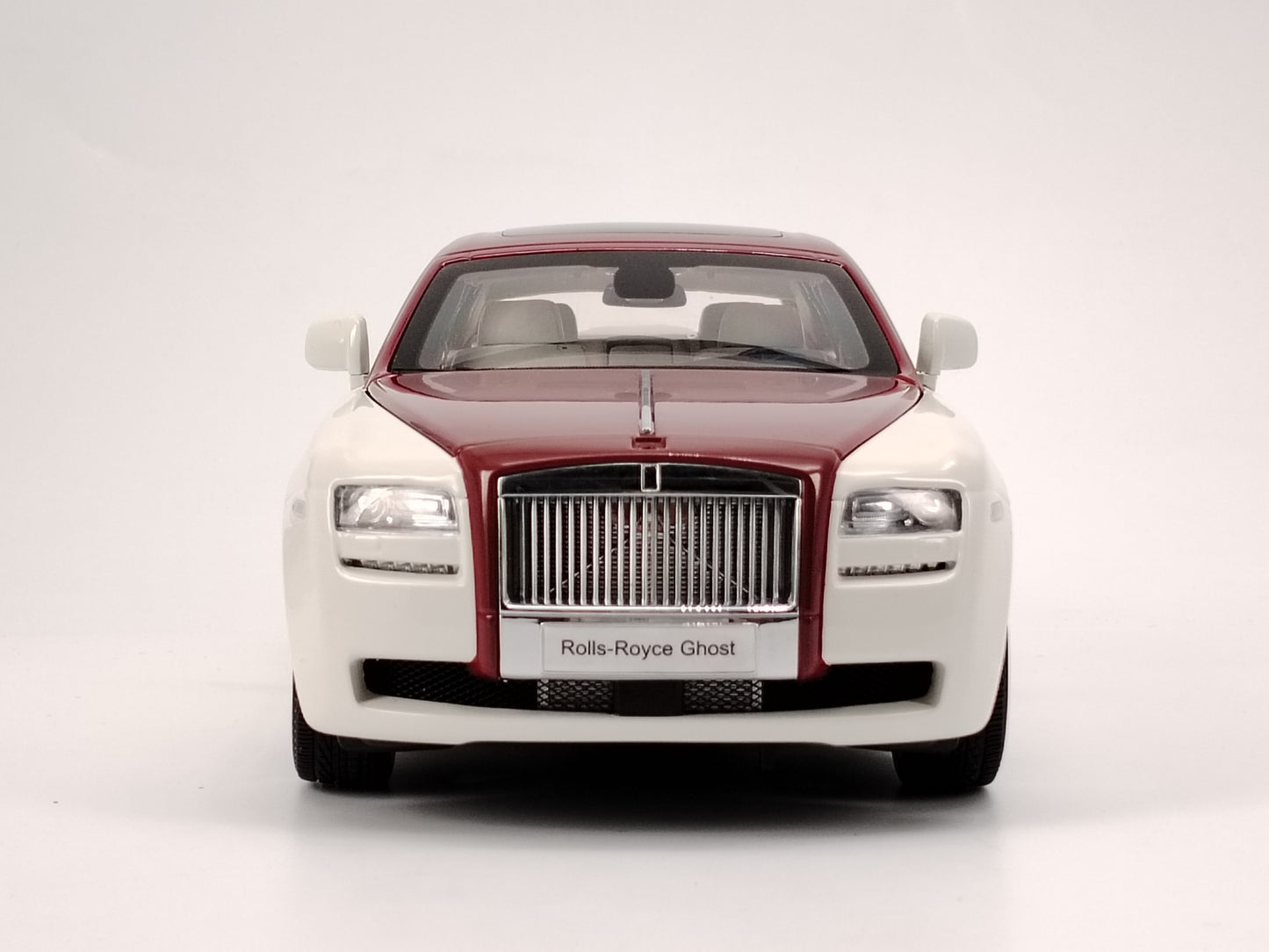 Kyosho 1/18 Rolls-Royce Ghost White and Red Simulation Car Ornaments