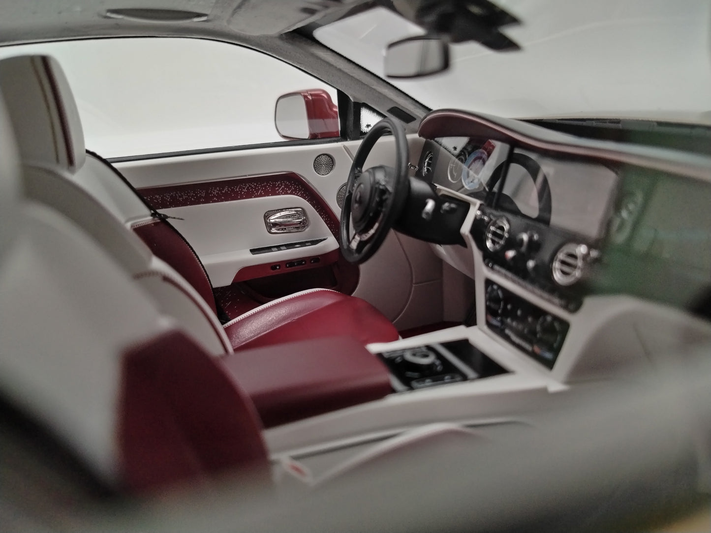HH Model 1/18 Rolls-Royce Spectre Cherry Red/Champagne Gold Simulation Car Model