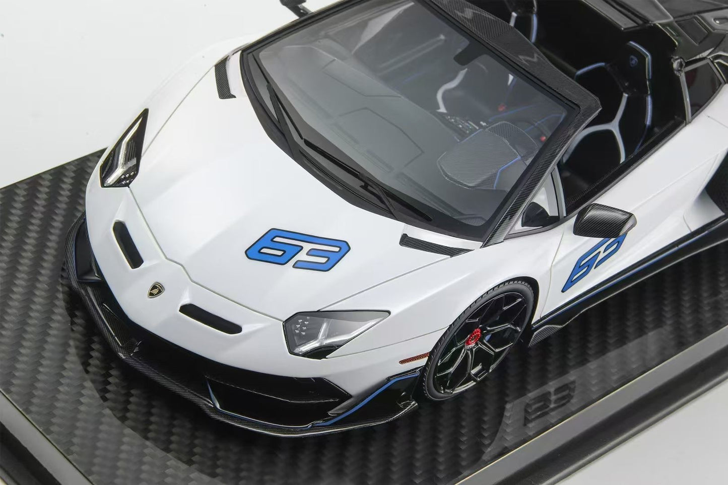 RUNNER 1/18 Lamborghini SVJ Limited Edition Simulation Model Car