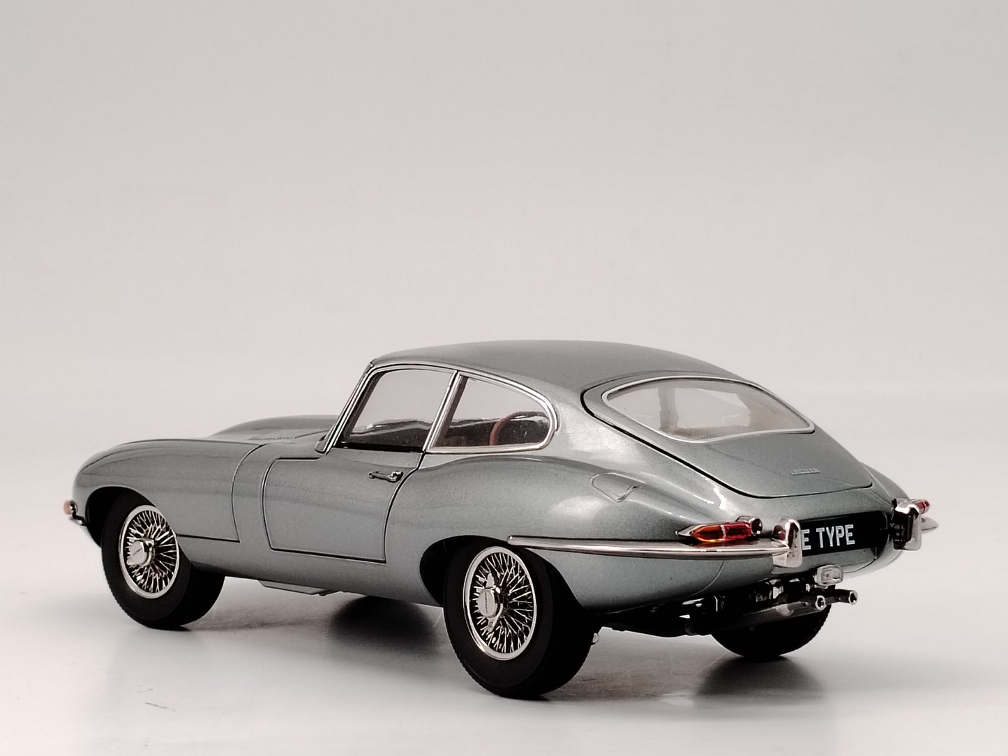 Kyosho 1/18 Jaguar E TYPE alloy simulation model car birthday gift ornaments