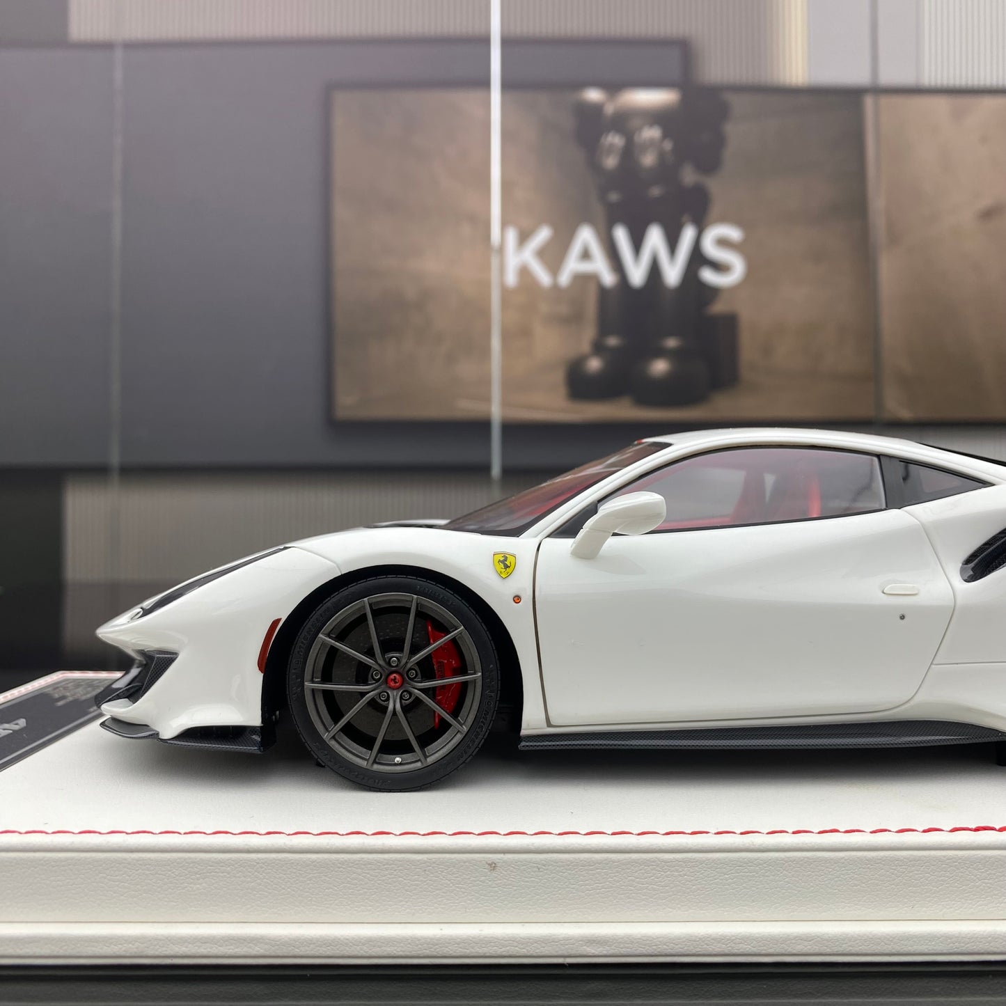 DM 1/18 Ferrari 488 pista resin fully opened fluorescent limited edition car model ornaments