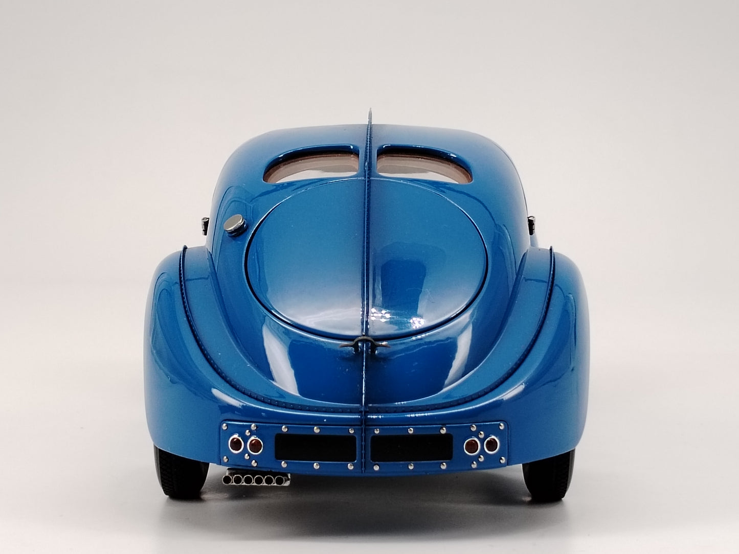 AUTO Art 1/18 Bugatti 57S ATLANTIC 1938 Atlantic Blue Simulation Model Car